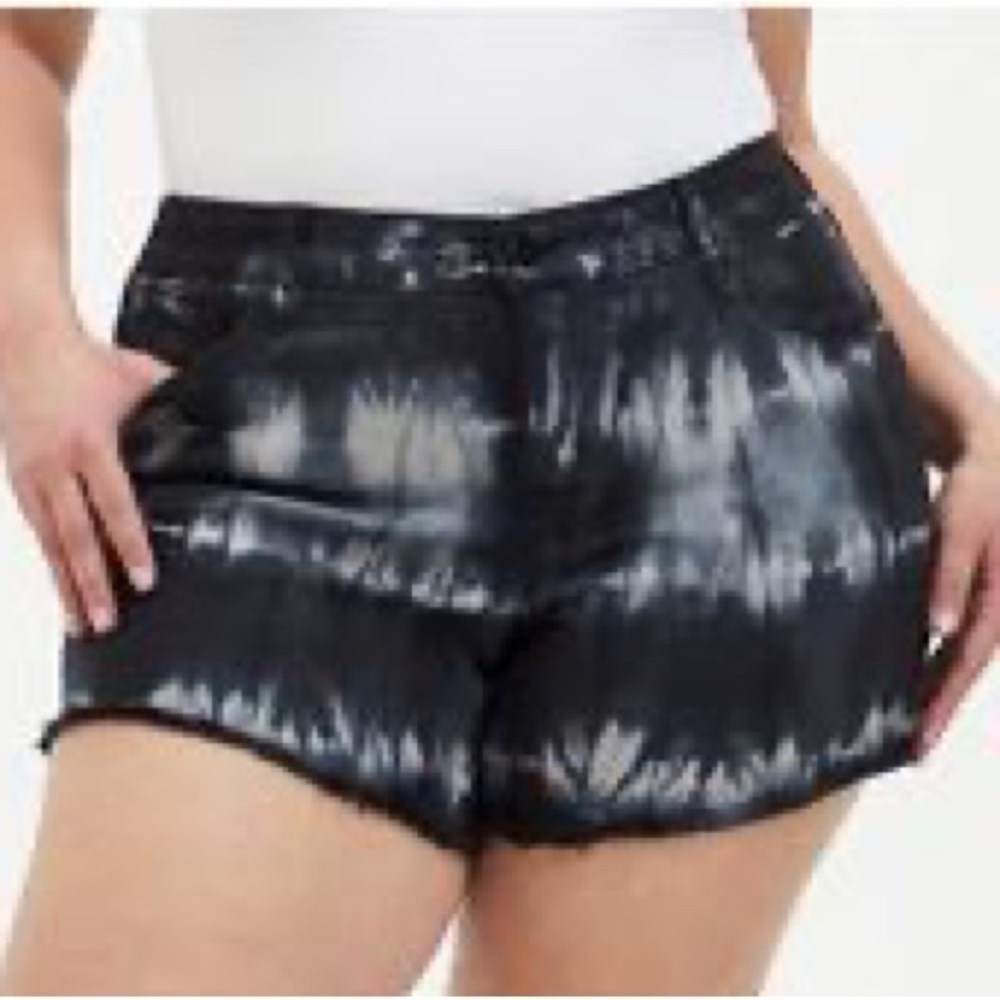 Torrid black tie dye 5 INCH STRETCH‎ denim MID-RISE cutoff SHORT